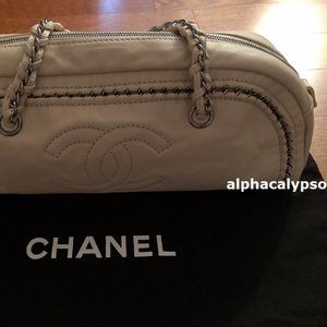 CHANEL Ivory Patent Leather Luxe Ligne Chain Bowling Bag